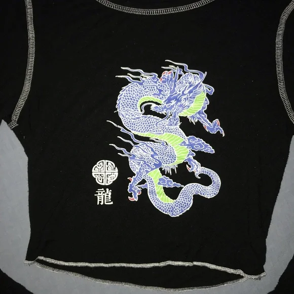 Black Long Sleeve Crop Top with Dragon Design - Picture 4 of 6
